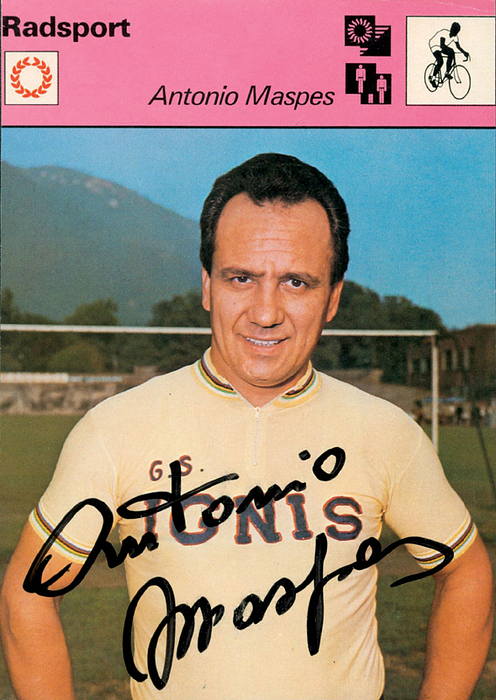 Cycling autograph. Olympic Games 1952 Italy - Original signature of Antonio Maspes (1932-200; ITA) on a coloure autograph card. Maspes was a seven times track cycling world champion from 1955 to 1964 and a Bronze medal Olympic Games 1952. 14.5x10.5 cm. Condition: A-B