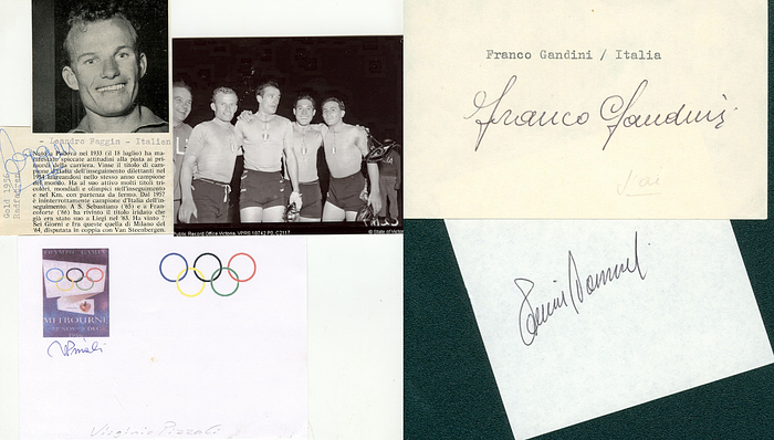 Faggin, Leandro  | (1933-1970) Magazinartikel mit S/W-Foto (12x9 cm) mit original Signatur von Leandro Faggin (ITA). 8facher Profi Weltmeister in der Einerverfolgung. Goldmedaille im 1000 m Zeitfahren bei den Olympischen Spielen 1956. Außerdem Goldmedaille  in der 4000 m Mannschaftsverfolgung. Dabei zwei original Signaturen drei weiterer Fahrer des Gold - Teams 1956: Franco Gandini (Blancobeleg); Antonio Domenicali (1936-2002) und Virginio Pizzali (1934-2021) alle auf Blancobelege, 15x10 bis 9x8 cm.