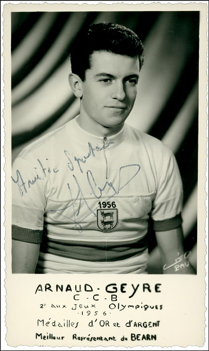 Geyre, Arnaud  | (1935-2018) Foto Autogrammkarte mit original Signatur von Arnaud Geyre (FRA). Gold- und Bronzemedaille bei den Olympischen Spielen 1956 im Radsport Straße Einzeln und Team, 14x8,5 cm