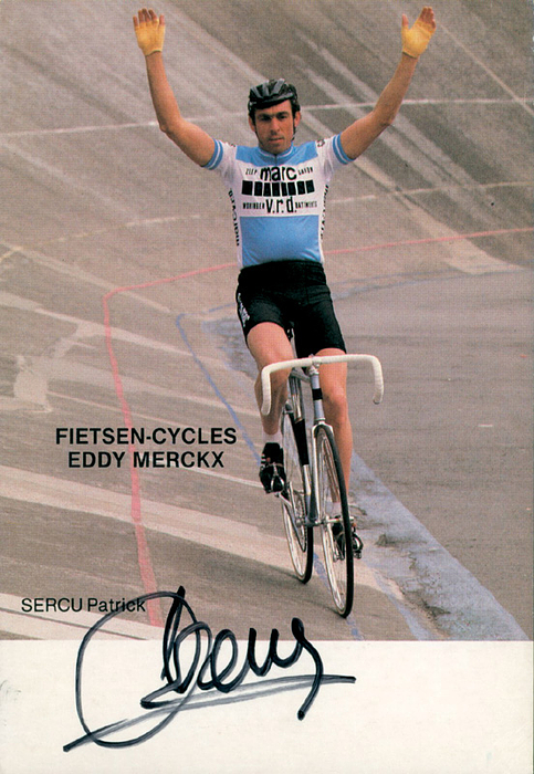 Sercu, Patrick  | (1944-2019) Autogrammkarte mit original Signatur von Patrick Sercu (BEL). Goldmedaille bei den Olympischen Spielen 1964 im Radsport 1000 m Zeitfahren. 2facher profi Weltmeister Sprint; 19 Etappensiege Tour de France + Giro, 15x10,5 cm