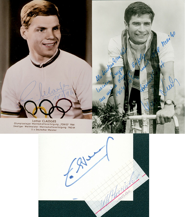 Deutschland OSS1964 Radsport  | Goldmedaille für Deutschland im Radsport bei den Olympischen Spielen 1964 in der 4000 m Team Verfolgung, komplettes Team aus der BR Deutschland. Original Signaturen von Lothar Claesges (1942-2021); Karl-Heinz Henrichs (1942-2008; Silber 1968); Karl Link (1968 Silber);  Ernst Streng (1942-1993). KOMPLETTES TEAM; 1 Autogrammkarte, 1 Farbreprofoto, 2 Blancobeleg. 15x10 bis 7,5x3,5 cm
