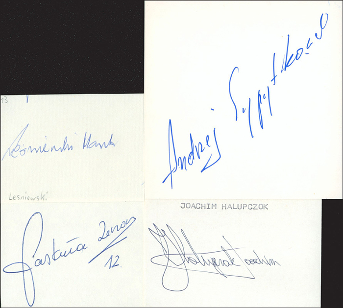 Halupczok, Joachim  | (1968-1994) Blancobeleg mit original Signatur von Joachim Halupczok (POL), 9x6 cm. Silbermedaille mit Polen im Radsport bei den Olympischen Spielen 1988 im Mannschaftszeitfahren. Mit den original Signaturen seiner Teamkollegen Zenon Jaskula, Marek Lesniewski Andrzej Sypytkowski, alle auf Blancobelegen 10x10 cm bis 9x6 cm. KOMPLETTES TEAM.