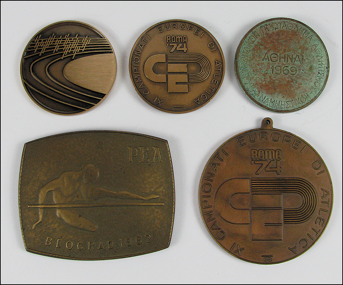 European Athletics Championships 1962 - 1983 - Five participation medals from the European Track-and-Field Championships in Belgrade 1962, Athens 169 two from Rome 1974 and Stuttgart 1986. Bronze, 8 x 6 cm to 5 cm. Condition: A-