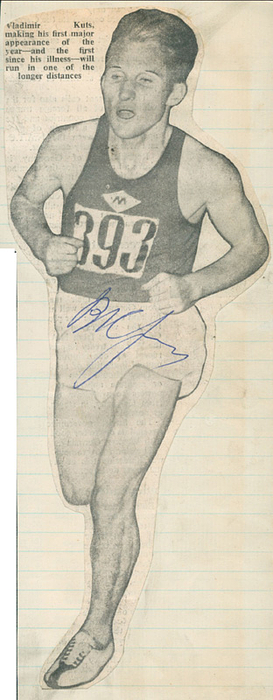  - Magazinfoto with original signature of Vladimir Kuts (1927-1975; USSR). He won two gold medal s at the Olympic Games 1956 in the 5,000 m and 10,000 m. 23x9 cm Condition: B