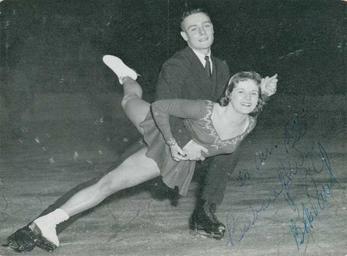 Wagner/ Paul  | S/W-Postkarte mit den Originalsignaturen der beiden Olympiasieger im Paarlaufen 1960 aus Kanada Barbara Wagner (*1938) und Robert "Bob" Paul (1937-2024), 14x10,5 cm.