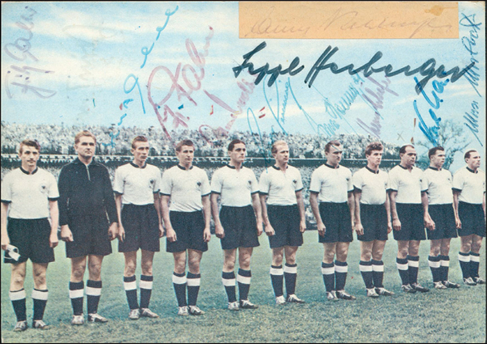  - World Cup 1954. Postcard signed by 12 Germans Condition: C+