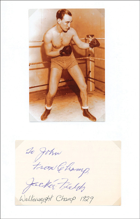 Fields, Jackie  | (1908-1987) Blancobeleg mit original Widmung von Jackie Fields (USA), Goldmedaillengewinner im Boxen bei den Olympischen Spielen 1924 und mit 16 Jahren jüngster Boxolympiasieger aller Zeiten. 1929 Profi-Weltmeister im Weltergewicht, 12,5x7,5 cm.