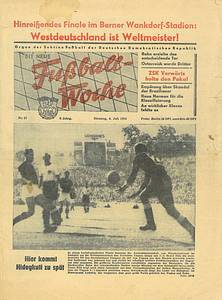  - Four different original German sports newspapers from July 1954, featuring the German team's victory at the 1954 FIFA World Cup: Der Fußball Sport, Cologne; Neue Woche, Hanover; Fußball-Woche, Berlin, GDR; De neue Sport, Frankfurt. Sizes: 47x32 to 32x23 cm Condition: C - Bild 3