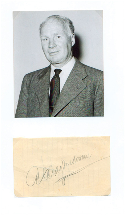 Alfredsson, Axel  | (1902-1966) Blancobeleg mit original Signatur von Axel Alfredsson (SWE).  Bronzemedaille im Fußball bei den Olympischen Spielen 1924 mit Schweden. 31 Länderspiele, 11x7 cm