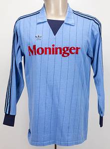 Sorry, no english description is available. ...  -  Condition: A-.....Trikot langarm; Größe 7/8; adidas-Logo aufgedruckt; Werbeaufschrift 'Momimger' geflockt; Rückennummer und Schriftzug 'Karlsruhe' geflockt; Trikot hat Gebrauchsspuren (Etikett leicht verwaschen);); adidas. - Bild 2