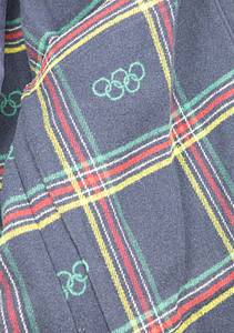 Olympic Games 1998 IOC worn a coat - Originally worn winter coat from the 1998 Olympic Games in Nagano, exclusively for IOC members! Worn by Peter Julius Tallberg as an official for the IOC. Peter Julius Tallberg competed in sailing for Finland at the 1964 to 1980 Olympic Games. From 1976 to 2015, he was a member of the International Olympic Committee (IOC) and, among other roles, presented medals to athletes. Status: AAA --This coat, in this design, was produced exclusively for IOC members!!! Long-sleeved, lined coat with snap fasteners and belt; size 50; snap fasteners with 'The XVIIII Olympics Winter Games Nagano 1998' lettering; removable lining with zipper; with 2 outside pockets; embroidered Olympic rings; manufacturer: Mizuno. This coat comes directly from the Tallberg collection. Condition: A - Bild 5