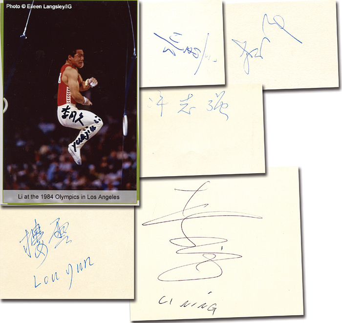 China Turnen OSS1984 Herren  | Silbermedaille im Turnen Mannschaft Mehrkampf Herren für China bei den Olympischen Spielen 1984. 6 original Signaturen: Li Ning (3x Gold, 2x Silber, 1x Bronze); Li Xiaoping; Li Yuejiu; Lou Yun (1984: Gold, 2xSilber; 1988: Gold + Bronze); Tong Fei (2xSilber); Xu Zhiqiang.  5 Blancobelege und ein Farbreprofoto, 15x10 bis 10x7 cm. KOMPLETTES TEAM.