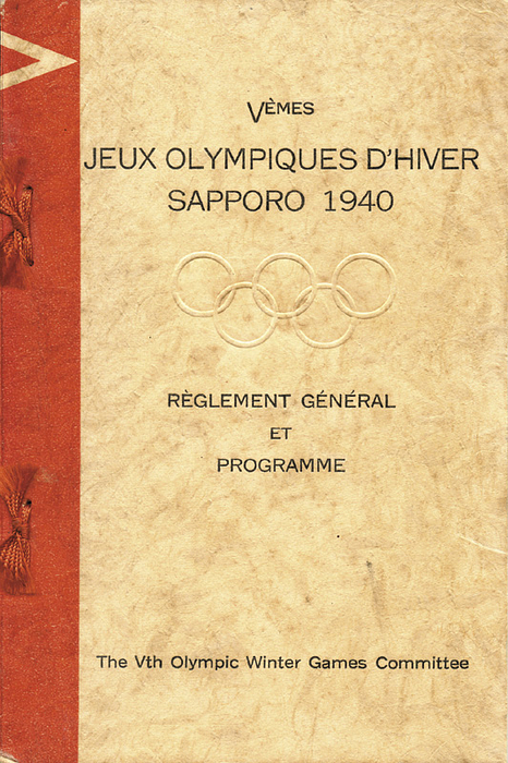 Olympic Wintergames Sapporo 1940 Programm - Vémes Jeux Olympiques d´hiver Sapporo 1940. Regulations Géneral et Programme. 50 pages and 3 folding plans. 18.5x12.5 cm cardboard. Sapporo The Vth Olympic Winter Games Committee (1938)  -Official regulations of the Sapporo 1940 Winter Olympics and complete program in French. With original silk bows for the book block. Due to the Sino-Japanese War in 1938, Sapporo returned the Winter Games on July 16, 1938. The Sapporo regulations, which were produced shortly before the return of the Games in 1938, were therefore not circulated! Absolute rarity!!! Condition: A-