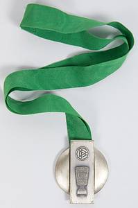  - German Cup Final Runner´s up medal 2008: Original winner's medal from Borussia Dortmund for second place in the 2008 DFB Cup final on April 19, 2008, in Berlin, Bayern Munich vs. Borussia Dortmund (2:1 after extra time). Engraved with "2008" on the reverse. Matt polished stainless steel (weight 85 grams), 6 x 5.2 cm, with original silk ribbon. Condition: B - Bild 4