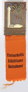  - Participation badge Olympic Games 1952 Heslinki „Yletsurhellu Athletisme Entrainuer“ (Coach Athletics) with orange silk ribbon. Bronze,MC enameled. 11.5x3.3 cm Condition: A- - Bild 2