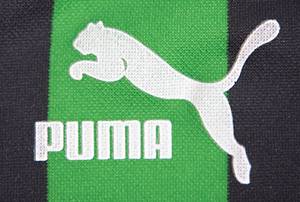 Sorry, no english description is available. ...  -  Condition: A-.....Trikot langarm; Größe XL; Vereins-Logo und Puma-Logos aufgedruckt; Werbeaufdruck `Tuborg' aufgedruckt; Rückennummer geflockt; Trikot hat Gebrauchsspiren (Aufschrift leicht verwaschen); Puma.Trikot kommt aus der Sammlung eines ehemaligen Bundesliga - Spielers. - Bild 4