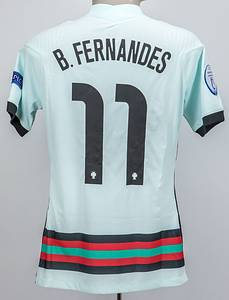  - Original match-worn/issued Portugal shirt with the number 11. Worn by Bruno Fernandes on June 15, 2021, in the UEFA European Championship group match against Hungary. Hungary lost 0-3 to Portugal. Fernandes is a 2019 and 2025 UEFA Nations League winner. Status: AAC --Short-sleeved jersey; size M; federation logo, UEFA Nations League Winner 2019 badge and Nike logo stitched; match details, player name and number (front and back) rubberised; jersey with UEFA Europaen Champions 2016 patch and UEFA Respect patch; Nike Varporknit. Condition: A - Bild 3