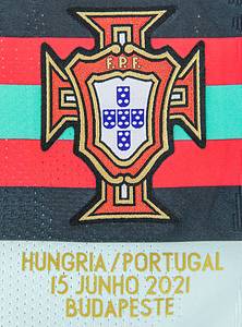  - Original match-worn/issued Portugal shirt with the number 11. Worn by Bruno Fernandes on June 15, 2021, in the UEFA European Championship group match against Hungary. Hungary lost 0-3 to Portugal. Fernandes is a 2019 and 2025 UEFA Nations League winner. Status: AAC --Short-sleeved jersey; size M; federation logo, UEFA Nations League Winner 2019 badge and Nike logo stitched; match details, player name and number (front and back) rubberised; jersey with UEFA Europaen Champions 2016 patch and UEFA Respect patch; Nike Varporknit. Condition: A - Bild 5