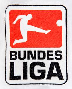 Sorry, no english description is available. ...  -  Condition: A.....Trikot kurzarm; Größe L; Vereins-Logo, Schriftzug '1963-2003' und '40 Jahre Bundesliga' gestickt; Nike-Logo gestickt; Werbeaufdruck `TV Spielfilm` geflockt; Spielername, Rückennummer und Schriftzug `Hamburger SV`gummiert; Netzstoff seitlich eingelassen; mit BL Patch; Nike Dri-Fit. Aus der Sammlung eines ehemaligen Sportfotografen, der das Trikot direkt nach dem Spiel von Ujalusi erhalten hat. - Bild 6