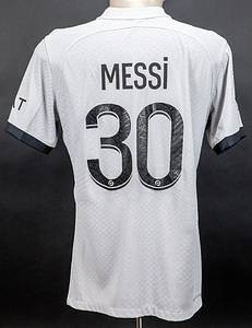  - Original match-worn/issued shirt from Paris Saint-Germain (PSG)  with the number 30. Worn by Lionel Messi in a French Ligue 1 match during the 2022/2023 season. Messi is the 2022 FIFA World Cup winner with Argentina. Special Michael Jordan jersey. Status: ABC --Short-sleeved jersey with button placket; size M; rubberized club emblem and Michael Jordan logo; rubberized 'Qatar Airways' advertising print; rubberized back number and player name; with Ligue 1 Uber Eats 2022 Champion patch and Goat patch; Nike Dri-Fit ADV. Condition: A - Bild 3