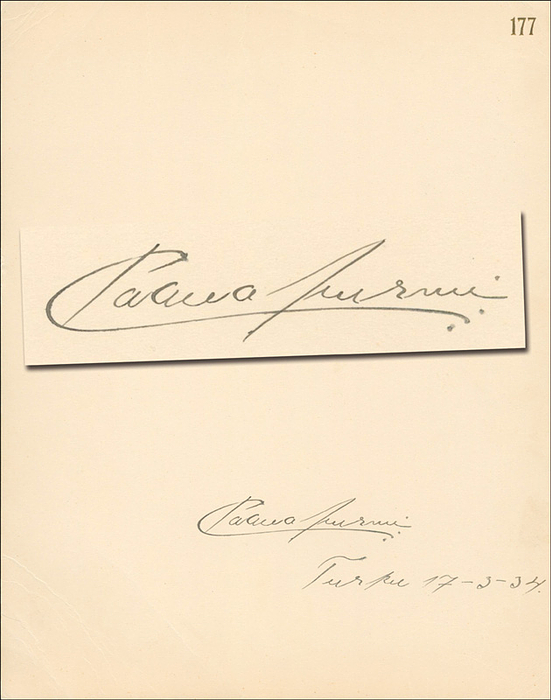 Nurmi, Paavo  | (1897-1973) Karton mit Originalsignatur von Paavo Nurmi. Datiert "Truku 17 - 3 - 1934". Finnischer Lauflegende und einer der bedeutendsten Athleten überhaupt. 9-facher Olympiasieger und 3-facher Olympiazweiter 1920 - 1928. 26x20,5 cm.