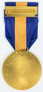 FIFA Order of Merit Gold 2004 World Cup - FIFA medal “FIFA Centennial ORDER OF MERIT” 2004 in gold. In original cassette with associated medal pin. Size of the cassette 16.5x11xx3.5 cm; “Order of Merit” gold-plated, 4.5 cm with original silk ribbon; Pin, gold-plated, 2.5x2.2 cm. --The FIFA Order of Merit is the highest honor awarded by FIFA. It is awarded in gold and silver. The Golden Order is only issued very rarely. This medal was awarded for the first time in 1984. These awards only go to personalities “who have had a significant impact on football events in the past”. The first recipients of this Medal of Honor were Sir Stanley Rous, Bobby Charlton, Helmut Schön, Franz Beckenbauer and Michele Platini. This special "Order of Merrit" was created for FIFA's 100th anniversary. John Warren was the only person to receive this award this year. But previous recipients of the order were honored again by this special "Order of Merrit" on the occasion of the FIFA gala in Paris in 2004, e.g. Pele (whose medal was sold in Los Angeles in the "Pele auction" in 2016), Beckenbauer, Platini ect.. Very nice piece in original leather case. Uncirculated. (EF). Condition: A - Bild 3