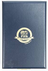 FIFA-Orden 2004  | FIFA-Orden „FIFA-Centennial ORDER OF MERIT“ 2004 in Gold. In Originalkassette mit dazugehörige Ordenspin. Größe der Kassette 16,5x11xx3,5 cm; „Order of Merit“ vergoldet, 4,5 cm mit original Seidenband; Pin, vergoldet, 2,5x2,2 cm. - Bild 6