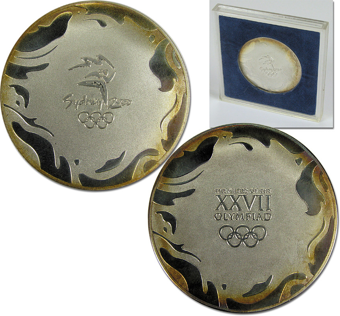 Olympic Games 2000. Participation Medal Sydney - Bronze, silver plated, size 5 cm. In original box. Issued to competitors and officials. In orginal synthetic box Condition: A-