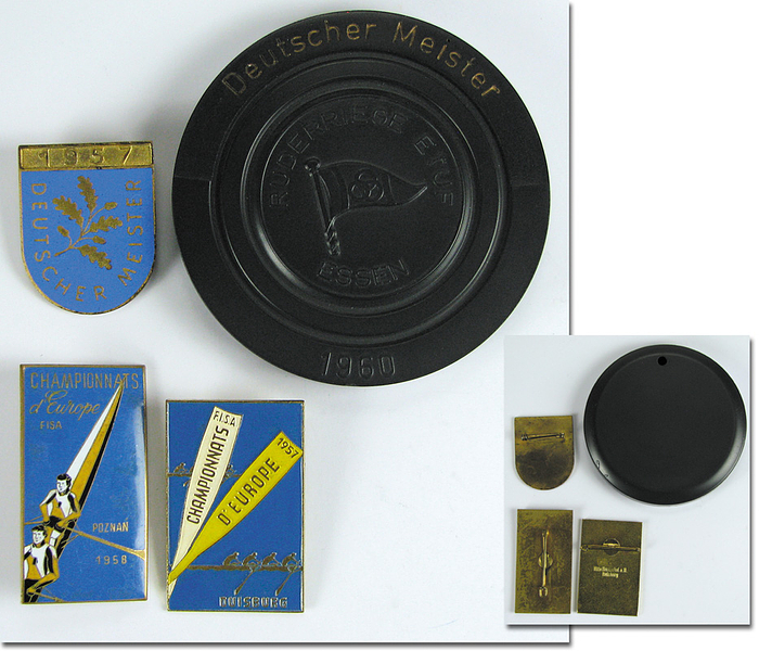 Rowing Championships 1957-1960 Badges + Medal - Three different badges rowing: 1) "Deutscher Meister 1957", gilt bronze, vergoldet, blue enamelled, 4 ,3.4 cm. Was presented to the winer of the German Rowing Championships. 2) Two participation badges from the Euroepean Rowing Championships 1957 and 1958. Gilt bronze, colour enamelld, 5.5 x 3 cm. Plus an winner medal made of briquette "Deutscher Meister 1960", 9 cm in orig case All pieces come from the estate of Günther Kaschlun. Günther Kaschlun (1935-2020; GER) competed at the 1956 Summer Olympics in Melbourne with the men's coxless four where they were eliminated in the semi-final. He was European champion 1957 and came third in the European Championships 1956. He was German champion 1957 and 1960. Condition: 