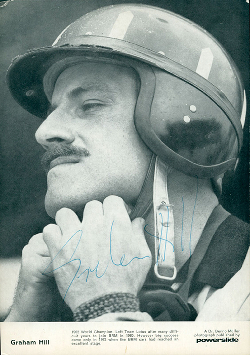 Hill, Graham  | (1929-1975) Große S/W-Autogrammkarte (Powerslide) mit Originalsignatur von Graham Hill. Britischer Automobilrennfahrer und 2facher Formel-1 Weltmeisters von 1962 + 1968 Graham Hill (176 Grand Prix). 21,5x15 cm.