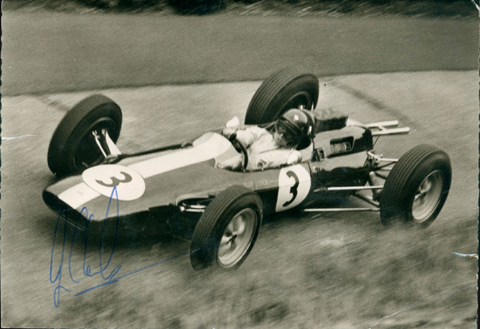  - Autogramme: Formula 1: Jim Clark: (1936-1968) Original signature on a black and white photograph of the late Formula One World Champion of 1963 and 1965, Jim Clark (GBR). 14.5 x 10 cm Condition: B-