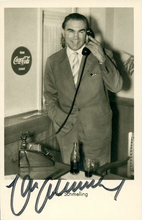 Schmeling, Max  | (1905-2005) s/w-Autogrammpostkarte mit Originalsignatur von Max Schmeling . Deutsche Box-Legende und Schwergewichts-Boxweltmeister zwischen 1930 und 1932. 14x9 cm.