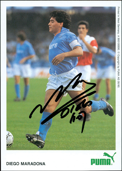Autograph Football. Diego Maradona World Cup Napo - Colour autograph card with original signature of Diego Maradona (1960-2020). Argentine football legend, football world champion and player of SSC Naples. 15x10.5 cm. Condition: A-