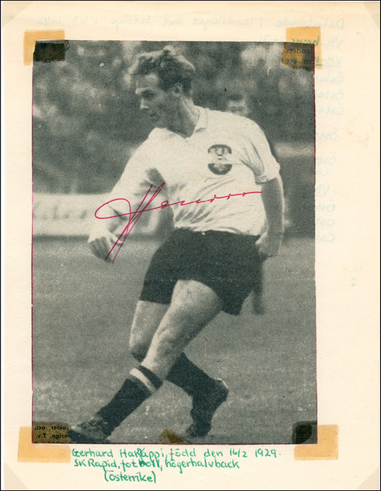 Hanappi, Gerhard  | (1929-1980) SW-Magazinfoto vom verstorbenen WM-Teilnehmer 1954 und Nationalspieler (93 A-LS) für Österreich Gerhard Hanappi. Aufmontiert auf Papier, 18x13,5 cm.