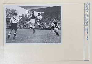 Pressefotosammlung WM 1954  | 81 verschiedene S/W-Pressefotos der Fußball - Weltmeisterschaft 1954 in der Schweiz von Endspiel Deutschland v Ungarn am 4.7.1954 in Bern. Für jedes Foto von den Spielszenen gibt es Angaben zur entsprechenden Spielminute! Alles original Pressefotos von verschiedenen Fotografen und Agenturen. Mannschaftsfotos und Spielszenen. 24,5x18 cm bis 11,5x9,5 cm. Wunderbare Dokumentation. UNIKAT!!!. - Bild 5