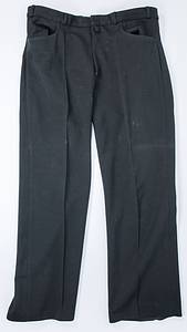 Köln, 1.FC - Jacke + Hose 1968  | 1) Freizeitjacke des 1.FC Köln von Heinz Simmet für die Spieler der Bundesligamannschaft ca. 1968. Schurwolle, rot-weiß; mit aufgeflockten Schriftzug "1.FC Köln" auf der Brusttasche. Größe 56. Hersteller: "Carlo Gruber", Logo von Gruber auf der Brusttasche aufgenäht. Roter Reisverschluss; geknöpfte Schulterriemchen mit roten Knöpfen. Museumsstück! 2) Offizielle schwarze Anzugshose des 1.FC Köln von Heinz Simmet von adidas. 70%Polyacryl - 30% Schurwolle. Größe 50. Hersteller Schwahn/adidas. Status:ACC. - Bild 10