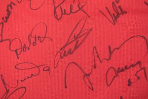  - Fan jersey of the Czech national team from 1996 with approximately 22 original signatures of the players from the Czech team that won the 1996 European Championship. Puma size XL. Condition: A - Bild 6