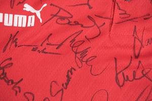 Tschechien - Trikot 1996  | Fantrikot der tschechischen Nationalmannschaft aus dem Jahre 1996 mit ca. 22 original Signaturen der Spieler des Teams von Tschechien die 1996 Vize - Europameister wurden. Puma Größe XL. - Bild 7