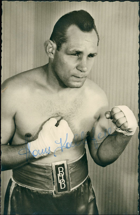 Sorry, no english description is available. ... Heavyweight Boxing 1950 Autograph Hans Kalbfell -  Condition: A-.....Kalbfell gehörte zu besten Schergeweichtlern in 1950er Jahren boxte u.a. Moore, Cooper, Duquesne, Bozzano und Richardson (3x um den EM Titel).  Selten!.