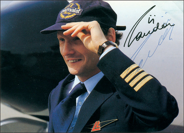 Lauda, Niki  | (1949-2019) Autogrammkarte "Lauda Air" mit faksimilierter Unterschrift von Niki Lauda und original Signatur mit Filzstift. 3facher Formel-1 Weltmeister (1975, 1977 und 1984), 14,5x10,5 cm.