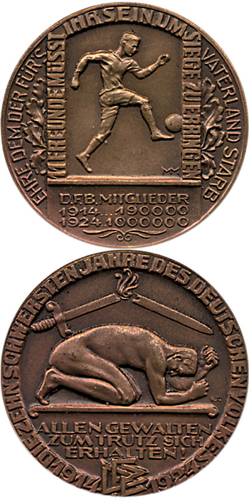 DFB-Medaille 1924  | Ungewöhnliche DFB-Erinnerungsmedaille aus Bronze Vorderseite: „Die zehn schwersten Jahre  des Deutschen Volkes 1914 - 1924. DFB. Allen Gewalten zum Trutz sich erhalten!“ Rückseite: „11 Freunde müsst Ihr sein um Siege zu erringen. DFB Mitglieder 1914: 190.000 1924: 1.000.000“ In original Präsentationsbox. Bronze, 3,7 cm