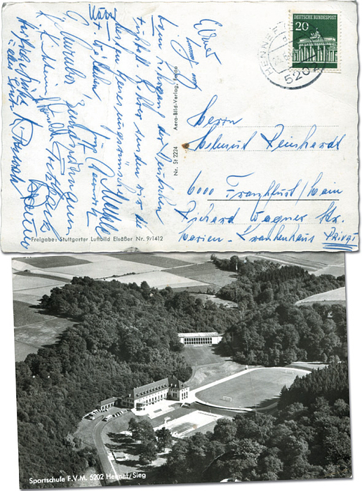 Trainerlehrgang 1960er  | s/w-Postkarte vom Trainerlehrgang Anfang 1960er Jahre in Hennef mit ca. 13 Originalsignaturen u.a. von Hans Merkle (1918-1993), Jupp Derwall (1927-2007), Bert Trautmann (1923-2013), Paul Oßwald (1905-1993) und Werner Liebrich (1927-1995). 14,7x10,3 cm.