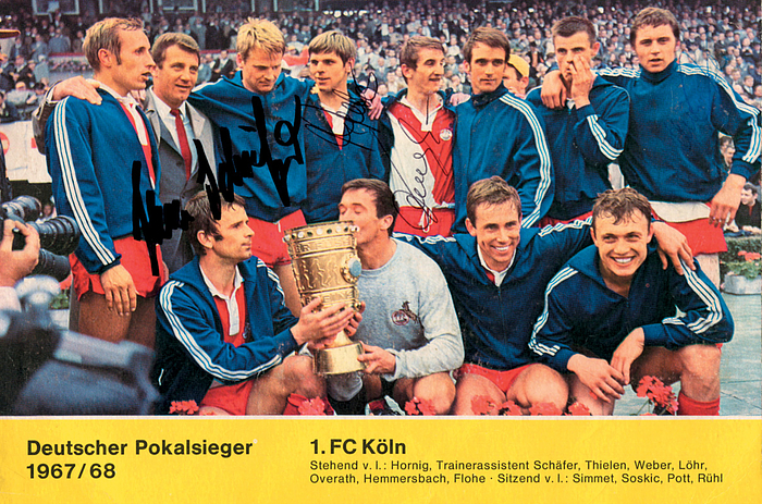 Köln,1.FC - 1968  | Farbmannschaftsfoto Deutscher Pokalsieger 1968 1.FC Köln mit vier original Signaturen der Spieler. Karton 22x15 cm.