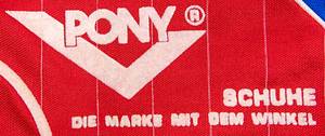 match worn football shirt Bayer Uerdingen 19984 - Original match worn shirt FC Bayer 05 Uerdingen with number 11. Worn in a  bundesliga match between 1984 and 1987. Status: ACC. Long sleeved shirt; size 5/6; flocked club emblem; printed adidas emblem; gummed number and inscription "Krefeld Uerdingen". Shirt shows signs of usage (small stain on Bayer inscription); adidas. Condition: A- - Bild 5