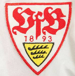  - Original match-worn VfB Stuttgart playershirt with the number 14. Worn by Thomas Scheider in matches of the 1993/94 Bundesliga season. Sponsor: Südmilch. Status: ABA. -Long-sleeved jersey; size L. Embroidered club emblem sewn on; back number and club name thinly flocked; sponsor logo flocked on. Adidas logo thinly foiled on; manufacturer: Adidas Equipment. The jersey comes directly from the collection of a former high-ranking VfB Stuttgart official who received this jersey from Thomas Schneider immediately after a match in the 1993/94 season. Condition: B - Bild 4