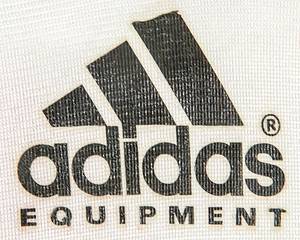  - Original match-worn VfB Stuttgart playershirt with the number 14. Worn by Thomas Scheider in matches of the 1993/94 Bundesliga season. Sponsor: Südmilch. Status: ABA. -Long-sleeved jersey; size L. Embroidered club emblem sewn on; back number and club name thinly flocked; sponsor logo flocked on. Adidas logo thinly foiled on; manufacturer: Adidas Equipment. The jersey comes directly from the collection of a former high-ranking VfB Stuttgart official who received this jersey from Thomas Schneider immediately after a match in the 1993/94 season. Condition: B - Bild 5