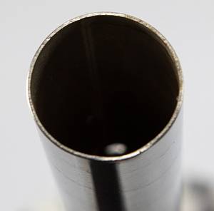 Olympic Games 1972. Official Munich Torch - Original torch from the Olympic relay from Olympia to Munich. manufacturers: Krupp, Essen. Stainless steel with engraving on the grip „Munich 1972“ and Olympic rings. The symbol of the Olympic Games 1972 „Spiral“is etched onto the big plate. 73 cm high, diameter of the plate 21.5 cm Beautiful and impressive piece. --with  signs of usage and one small dent Condition: B - Bild 3