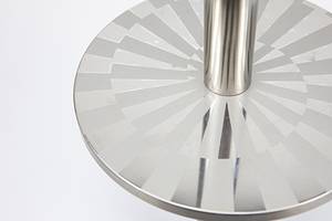 Olympic Games 1972. Official Munich Torch - Original torch from the Olympic relay from Olympia to Munich. manufacturers: Krupp, Essen. Stainless steel with engraving on the grip „Munich 1972“ and Olympic rings. The symbol of the Olympic Games 1972 „Spiral“is etched onto the big plate. 73 cm high, diameter of the plate 21.5 cm Beautiful and impressive piece. --with  signs of usage and one small dent Condition: B - Bild 4