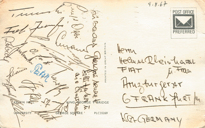 Frankfurt,Eintracht 1967  | Postkarte mit 16 Originalsignaturen der 1. Mannschaft von Eintracht Frankfurt 1967 aus Glasgiw, 14x8,5 cm.