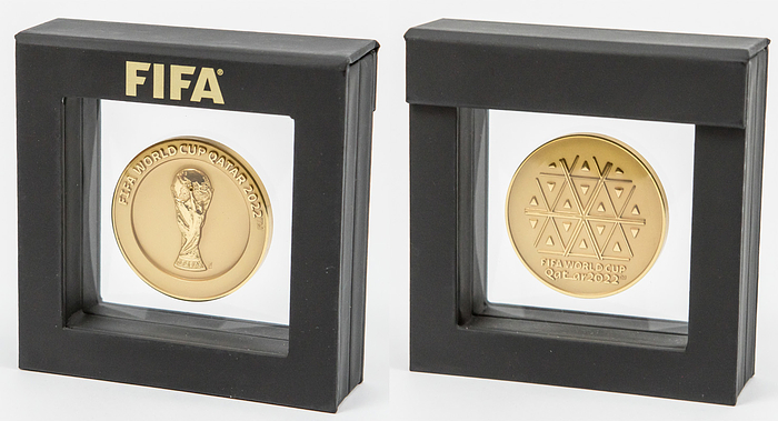  - „FIFA World Cup Quatar 2022“. Official participation medal for the Football World Championship. Bronze, gilded, size 5 cm. In original case with inscription "FIFA". Very rare, very beautiful! --Was awarded to the players, coaches and officials of the World Cup 2022. Condition: A